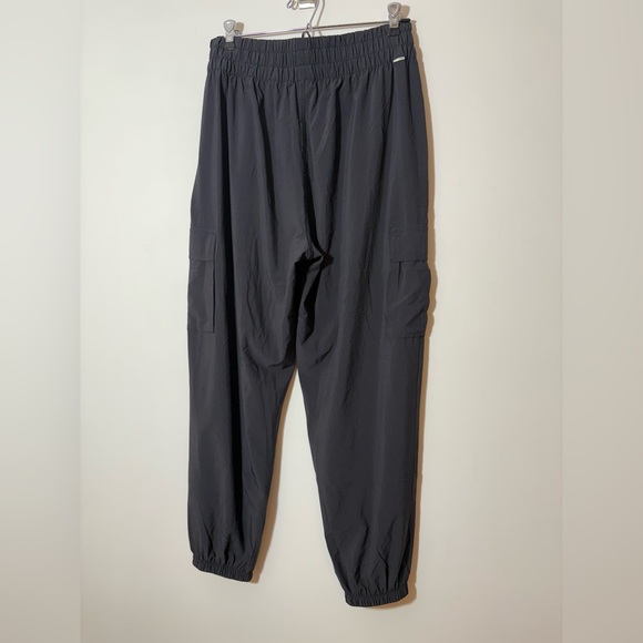 Vuori Women’s Villa Cargo Jogger in Black Size M - Picture 7 of 8
